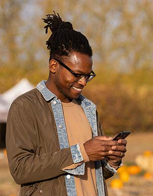 Interac e-transfer man uses Interac etransfer on mobile